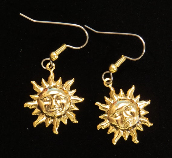 Azaggi Stud Smiling Sun Stud Earrings 925 Sterling Silver Earrings Gold Plated Earrings.These Stud Earrings are the perfect jewelry gift for women