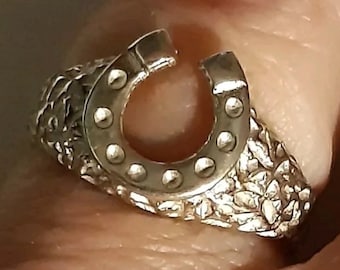 silver lucky horseshoe design  ring womans