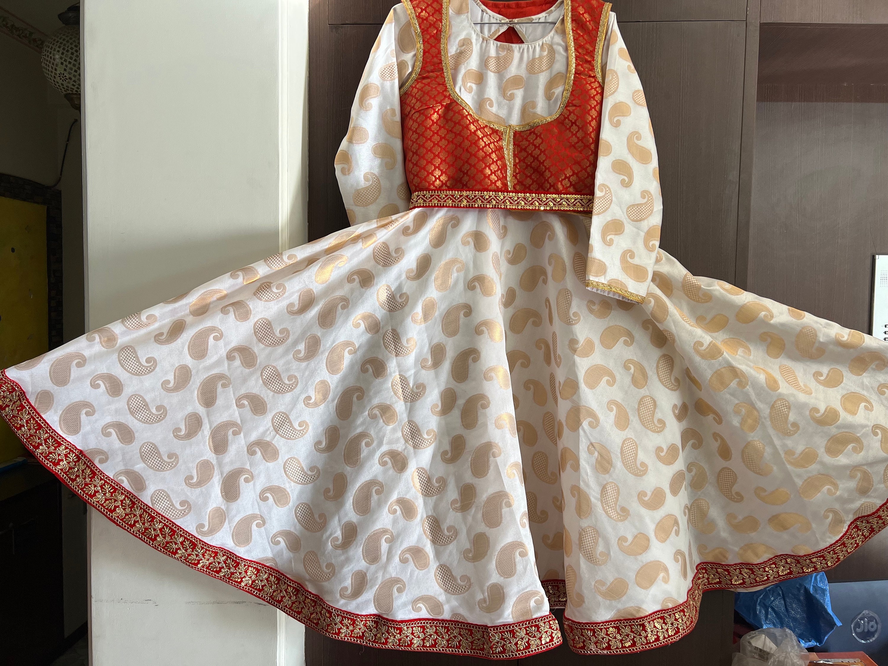 ★再入荷★インド民族衣装 ジョーゼット×チカンカリ刺繍のアナルカリ【5A-21】 ☆再入荷☆インド民族衣装 ジョーゼット×チカンカリ刺繍の