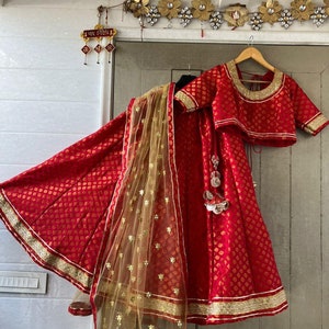 Costume de danse Bollywood robe kathak robe de mariée jupe de demoiselle dhonneur Lehenga indien Jupe indienne Entièrement personnalisé image 1