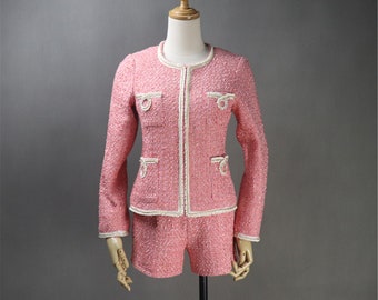 Costume rose sur mesure en tweed de grande taille avec bordure blanche, manteau + jupe/short pour fête d'anniversaire, cadeau personnalisé, invité de mariage