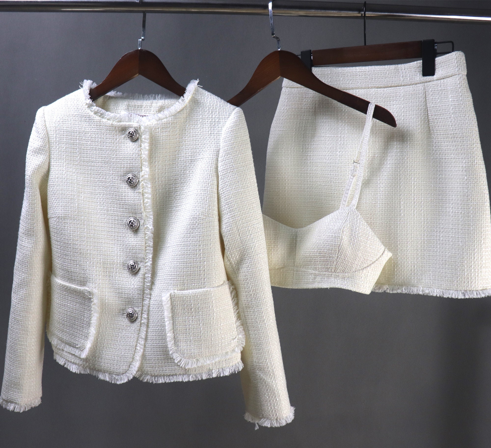 Chanel pre-owned cream sparkly tweed blazer and skirt set - size