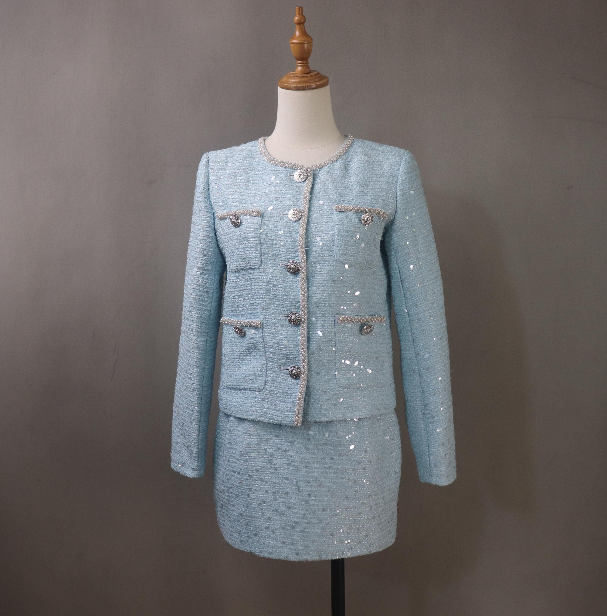 Blauwe tweed rokkostuum – op maat gemaakt jasje met grote pailletten, formele winter-/lenteset