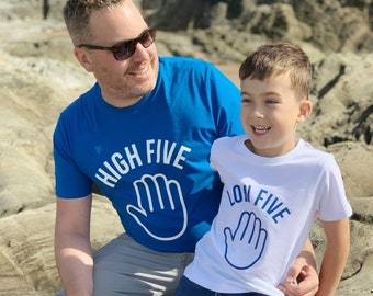 Ensemble de t-shirt père et fils High Five Low Five. T-shirt assorti père-fils.