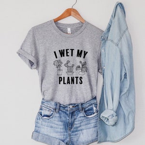 I Wet My Plants T-Shirt, Unisex Women&#39;s Funny Top, Plant Mom Life, Gift for Plant Lover, Plants are Friends, Girlfriend Boyfriend Present