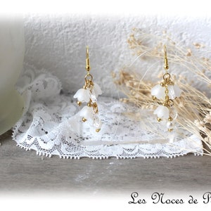 Boucles d'oreilles de mariée en perles et fleurs Clochettes image 1