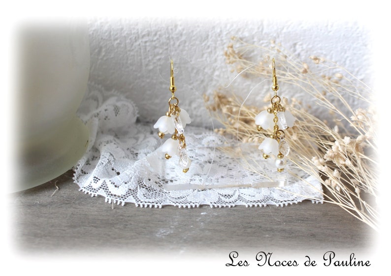Boucles d'oreilles de mariée en perles et fleurs Clochettes image 1