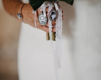 Medaglione ricordo con foto tributo commemorativo, perle e pizzo da sposa