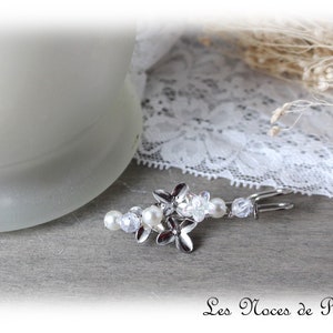 Attache traîne florale ivoire et cristal, broche perles, accessoire mariage, robe de mariée, remonte traine, petite broche avec fleur image 2