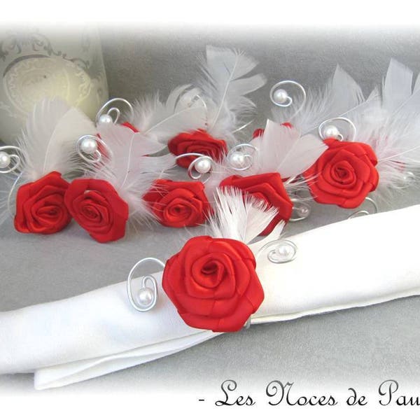 Ronds de serviette rouge et blanc avec Rose en satin sur fil aluminium Mariage, cérémonie, décoration de table pour mariage