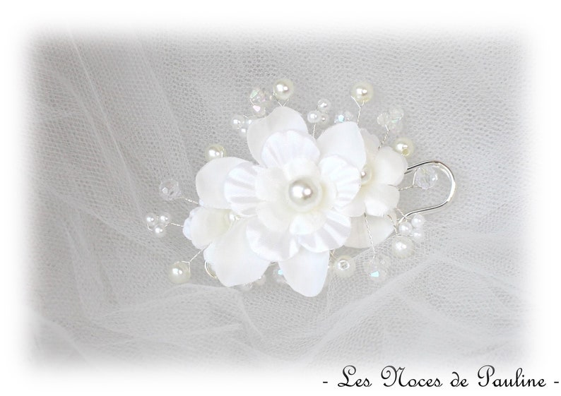 Attache traîne/ broche blanc nacré à fleurs Eglantine image 5