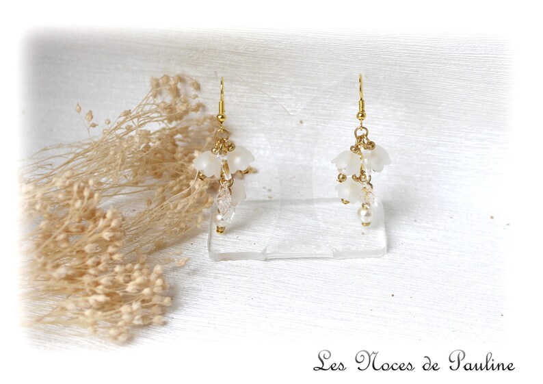 Boucles d'oreilles de mariée en perles et fleurs Clochettes image 3