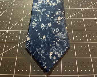FLORAL SKULL NECKTIE - Blue White Skull Pattern Necktie, Skull-Flower Slim Modern Tie, Groomsmen Tie, Wedding Formal Casual Party Tie Gift