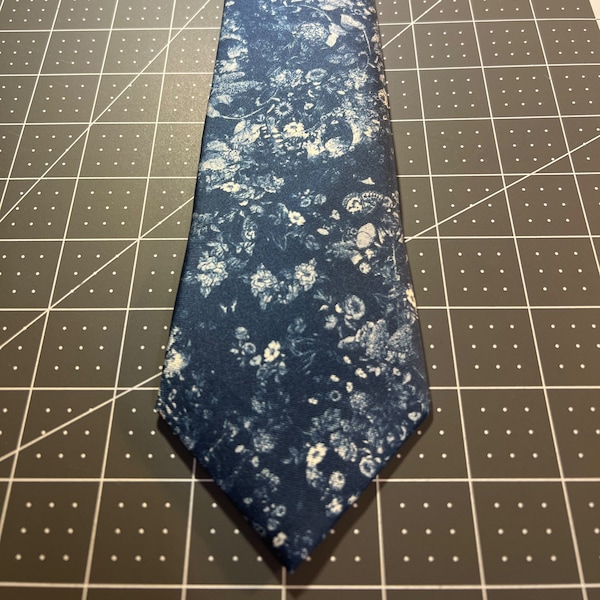 FLORAL SKULL NECKTIE - Blue White Skull Pattern Necktie, Skull-Flower Slim Modern Tie, Groomsmen Tie, Wedding Formal Casual Party Tie Gift