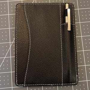 Schwarze Wiener Ledertasche Notizbuch mit Stifthülle | 3x5 Karteikartenhalter | EDC Notizbuch | Geschenk für Männer | Handgefertigt Leder Notizblock