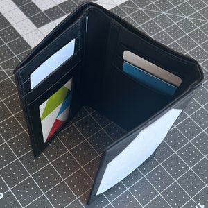 Karteikartenhalter, dreifach faltbare Geldbörse – Padfolio Jotter – Schwarz, 100 % Leder – Notizblock für 3 x 5 Karten – Aktentasche im Taschenformat