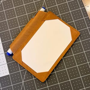 Bloc-notes de poche en cuir antique fauve chicorée avec pochette latérale pour stylo | Porte-cartes 3x5 | Carnet EDC fait main | Cadeau homme | Carnet mince