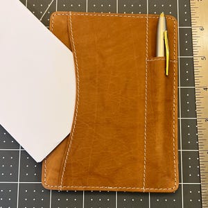 Pocket Notizbuch mit Stifthülle Chicorée Kalb Antik Leder | 3x5 Karteikartenhalter | EDC Notizbuch | Handgefertigtes Notizbuch aus Leder