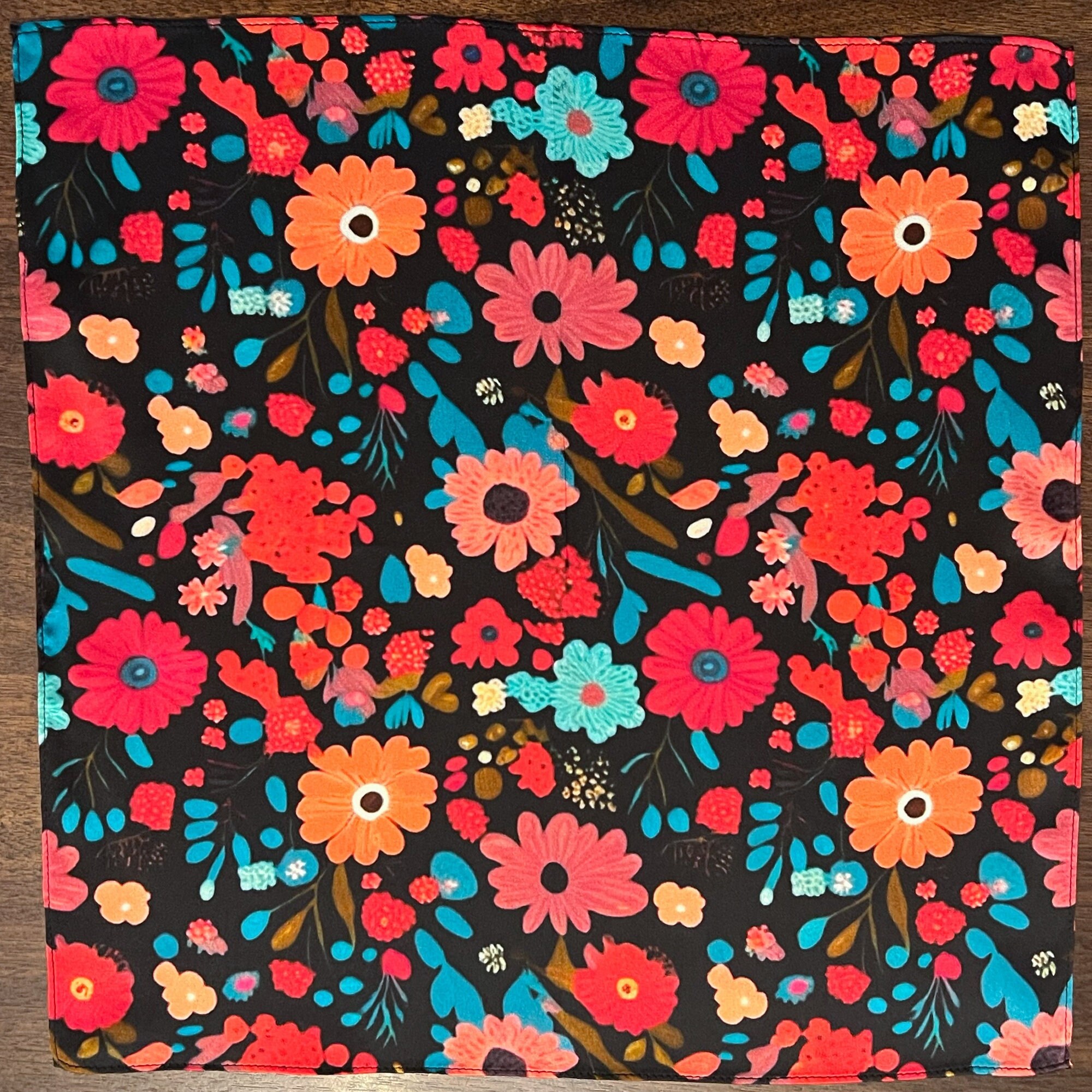Pochette De Costume Van Gils En Soie - Motifs Multicolores Sur étui Cartonné - Occasion