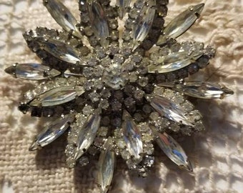 Goegeous vintage crystal brooch, vintage brooch, crystal brooch,weiss brooch
