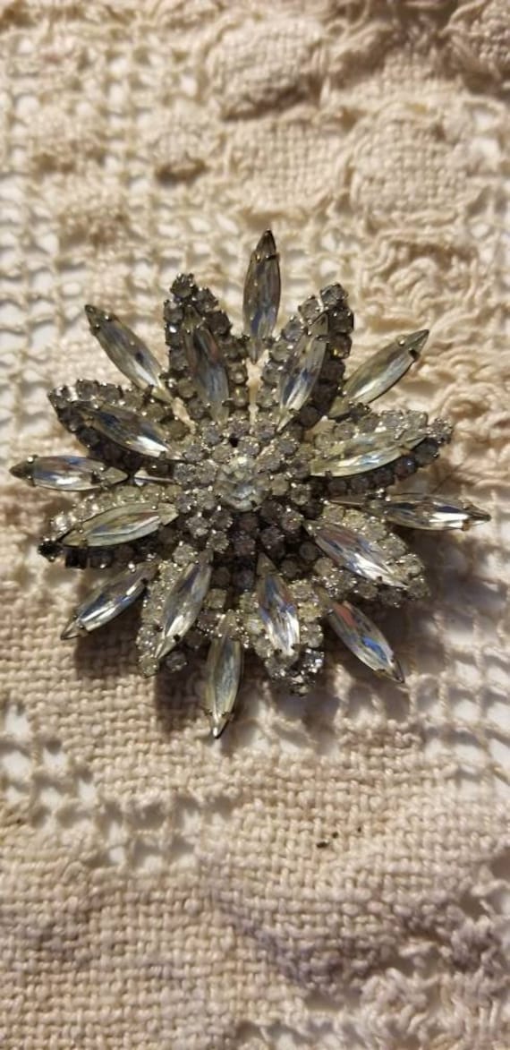 Goegeous vintage crystal brooch, vintage brooch, c