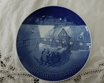 Vintage Juleafter 1969 collectors plate arrival of the christmas guests