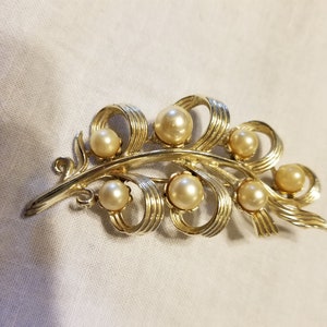 Vintage faux pearl brooch, vintage brooch, brooch image 7