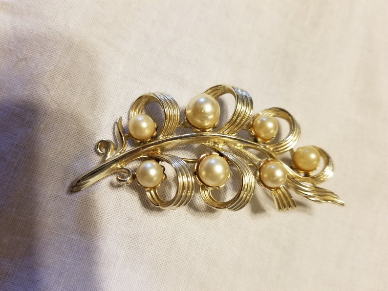 Vintage faux pearl brooch, vintage brooch, brooch image 7