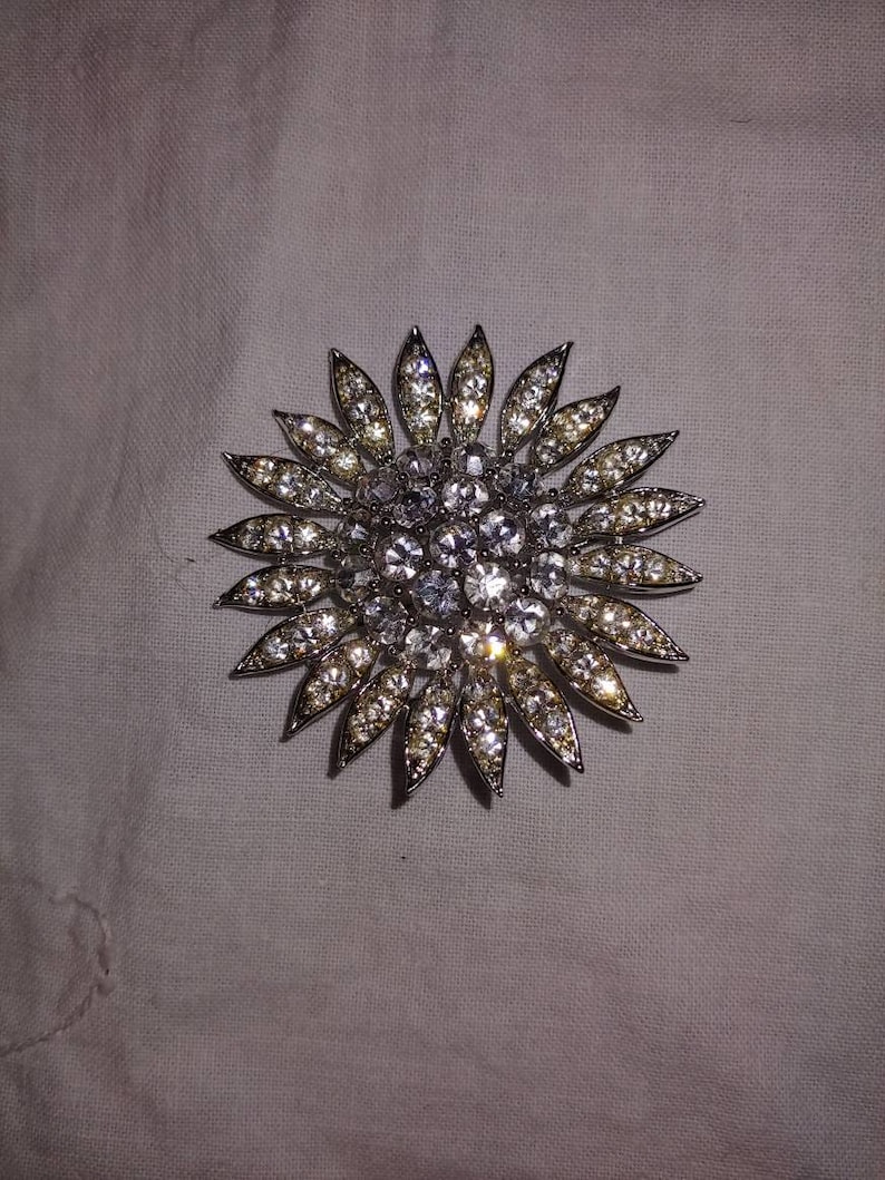 Beautiful vintage brooch vintage pin vintage brooch