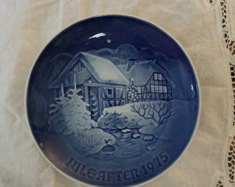 Vintage juleafter 1975 collectors plate, christmas at the old water mill