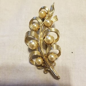 Vintage faux pearl brooch, vintage brooch, brooch image 6