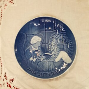 Vintage Juleafter 1978 collectors plate  edition A Christmas tale