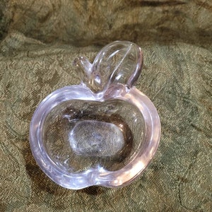 Vintage tiny apple bowl. By art vannes crystal made on France.