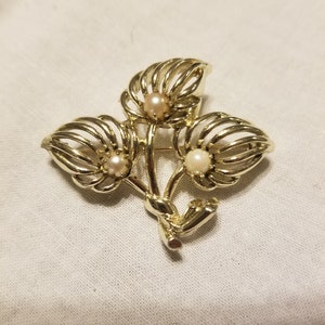 Vintage sterling and pearl brooch, vintage pearl pin, image 1