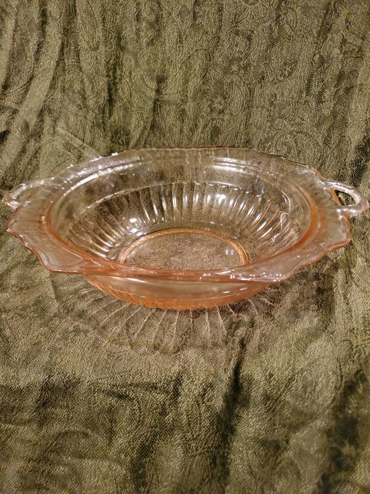 Vintage pink depression  glass  bowl. Depresdion hlass bowl. Pink glass bowl. Pink bowl,