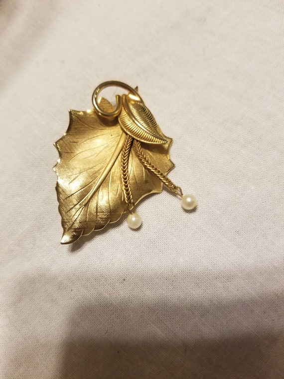 Vintage Gold and pearl leaf pin/ brooch, leaf pin… - image 7
