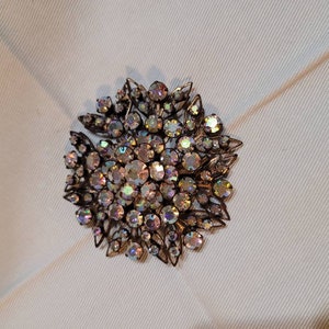 Gorgeous vintage rhinestone brooch, vintage brooch, rhinestone brooch.