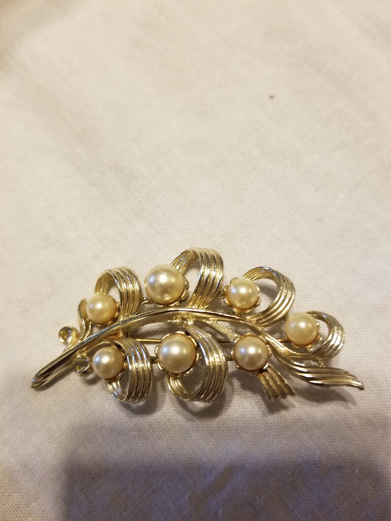 Vintage faux pearl brooch, vintage brooch, brooch image 2