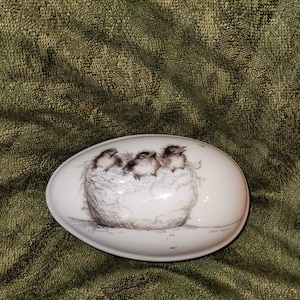 Vintage 1977 Mary Mugg licensed  enesco egg trinket holder, egg box, trinket holder