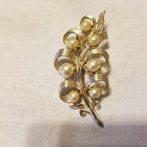 Vintage faux pearl brooch, vintage brooch, brooch image 4