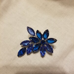 Vintage Multi blue stone pin/brooch, blue  crystal spray brooch