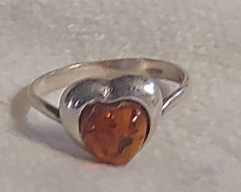 Anillo vintage de plata de ley y corazón de ámbar
