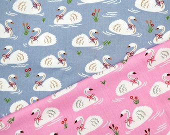 Tessuto di cotone Swan – Cigni a farfalla su tessuto grigio, rosa, per trapuntatura
