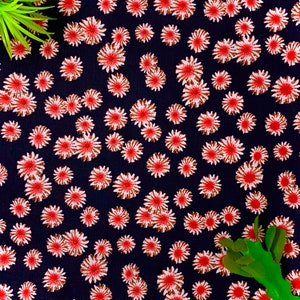 Tissu en coton avec fleurs marguerites - Fleurs imprimées sur fond noir Tissu, Tissu à fleurs, Tissu en coton à fleurs, Tissu en coton matelassé par mètre