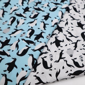 Tela de algodón con estampado de pingüinos - Dibujo animado de pingüino sobre fondo azul y blanco. Telas de algodón, tela acolchada cortada a medida.