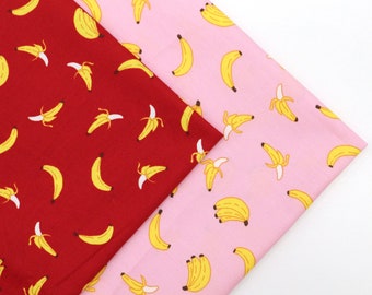 Tela de algodón con estampado de plátanos: material para acolchado rojo y rosa