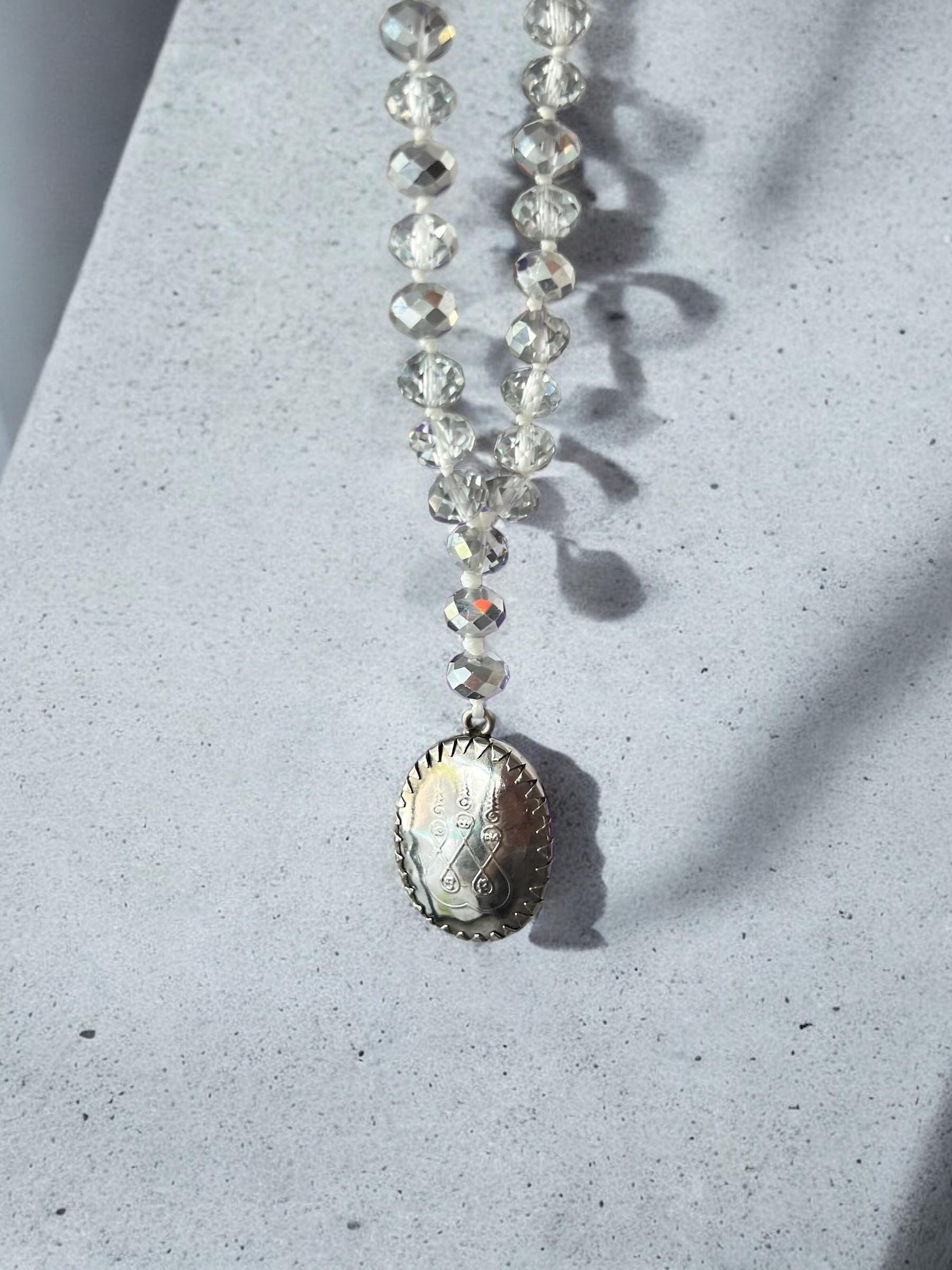 観音ペンダントネックレス シルバーガラスクリスタルビーズ付き - Etsy 
