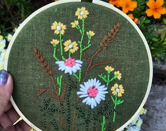 Embroidered Summer Wildflowers Floral Living Room Hoop Wall Art, Vintage Crewel Hand Stitched Flower Garden Embroidery Fiber Art Floral Gift