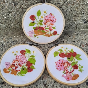 Vintage Strawberry Shortcake Embroidery Hoop Art Made To Order Upcycled Retro Strawberry Shortcake Wall Hanging Cartoon Art Home Decor Gift imagem 10