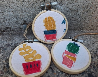 Succulent Ornament, Embroidered Cactus Hoop Art, Gardener Ornament, Plant Ornament, Houseplants Gift, Plant Mom Succulent Gift